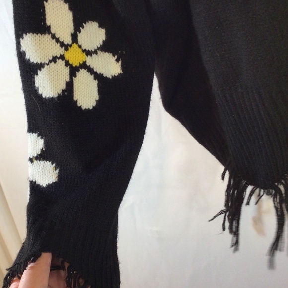 Rue 21 Large Black Daisy Distressed Sweater Grunge Y2K Indie Ripped Hem Crop Top - Picture 5 of 7